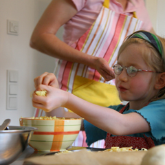 Wir backen vegetarische Pizzen.