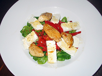 Rezept: Blattsalate mit Putenbrust und Schafskäse