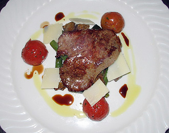 Hüftsteak mit Auberginen-Bohnensalat
