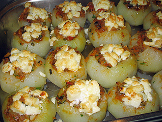 Gefüllter Kohlrabi mit Schafskäse überbacken